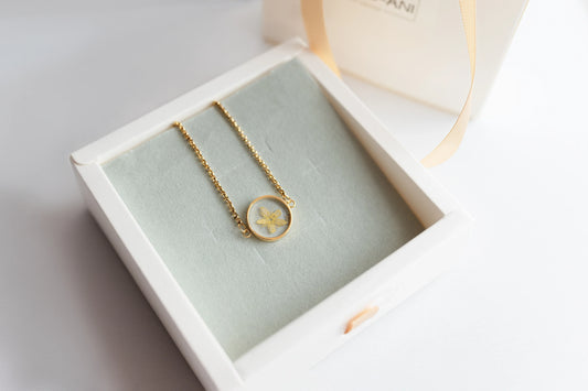 PULSERA AJUSTABLE SUSURRO DORADO EN ACERO INOX. CON BAÑO DE ORO 18 KT