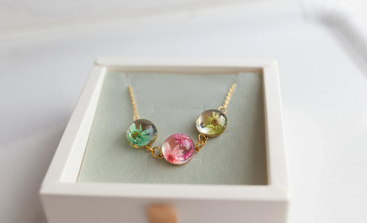 PULSERA TRICOLOR JARDÍN CON TRES ESFERAS BOTÁNICAS Y BAÑO DE ORO 18 KT