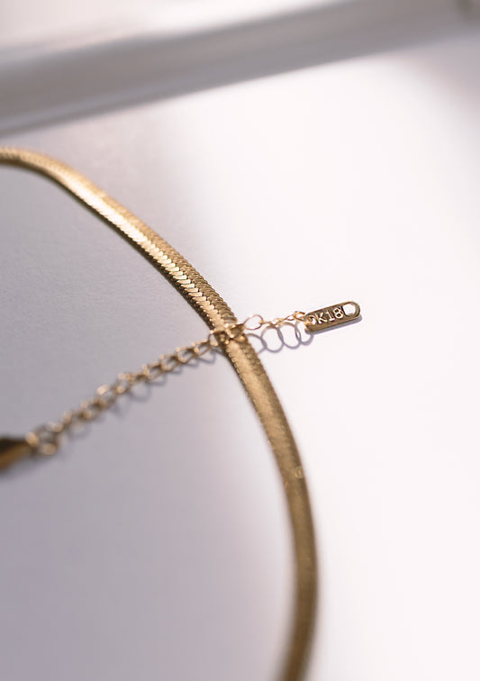 Gargantilla Plana con Baño de Oro 18K | Acero Quirúrgico 316L