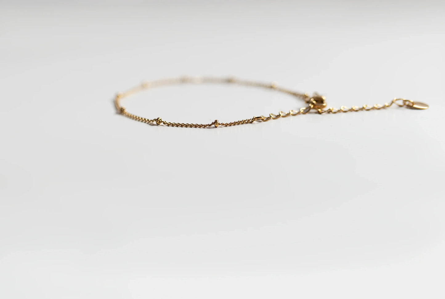 PULSERA FINA CON PEQUEÑAS CUENTAS EN ACERO INOXIDABLE 316L