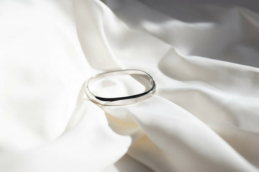 Brazalete Rígido Ovalado "Luxe" - Acero 316L con Acabado de Joyería Fina