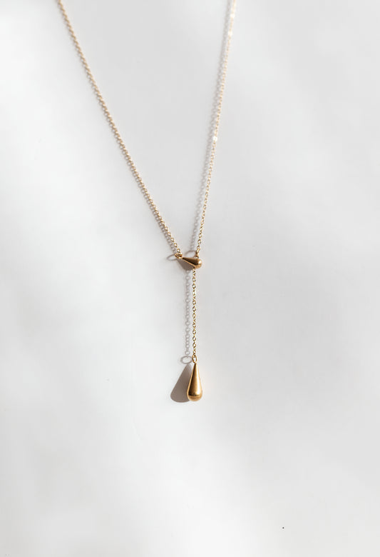 Gargantilla Estilizada con Caída "Lágrima" Bañada en Oro 18K |