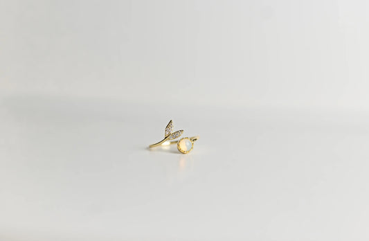 SORTIJA COLA DE SIRENA AJUSTABLE ACERO CON CIRCONITAS DORADA