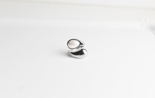Sortija Wrap Moderna con Perla y Detalle Orgánico en Acero 316L