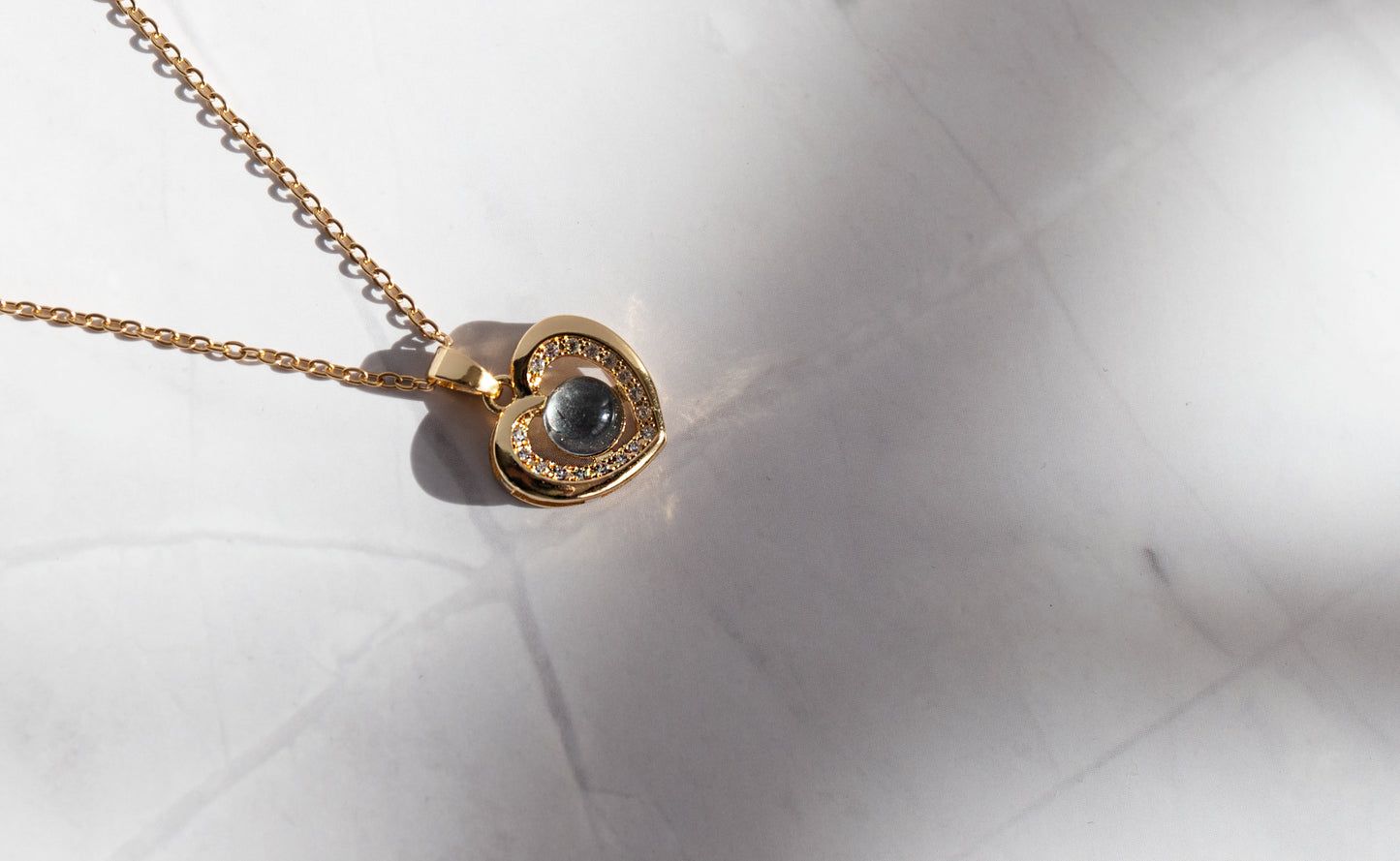 COLLAR CORAZÓN RADIANTE EN ACERO 316L CON CRISTALES PAVÉ