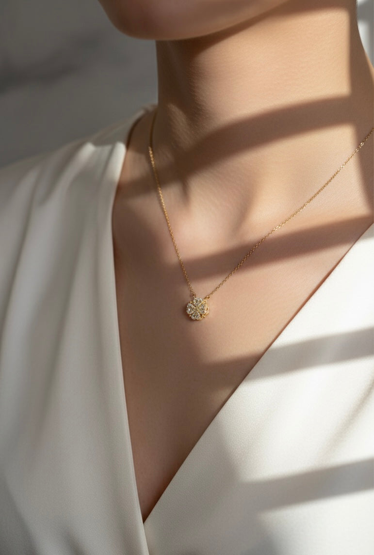 COLLAR DE TRÉBOL CONVERTIBLE 2 EN 1 EN ACERO Y CRISTALES