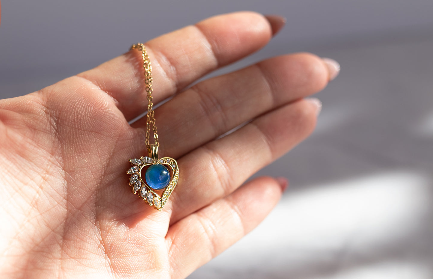 COLLAR CORAZÓN MAGIC LOVE EN ACERO 316L CON CIRCONITAS Y GEMA TERMOSENSIBLE