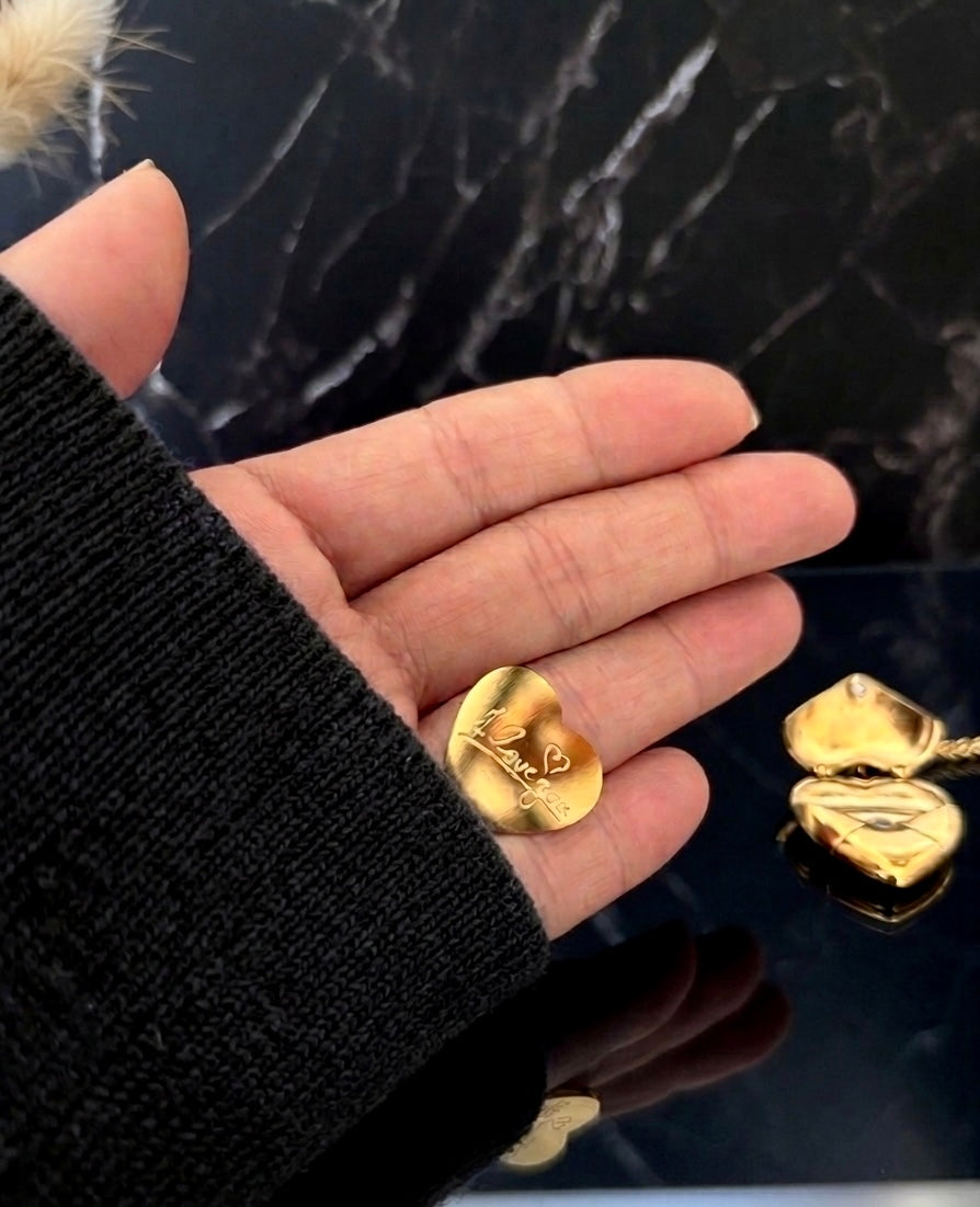 RELICARIO CORAZÓN CON BAÑO DE ORO 18 KT Y MENSAJE OCULTO