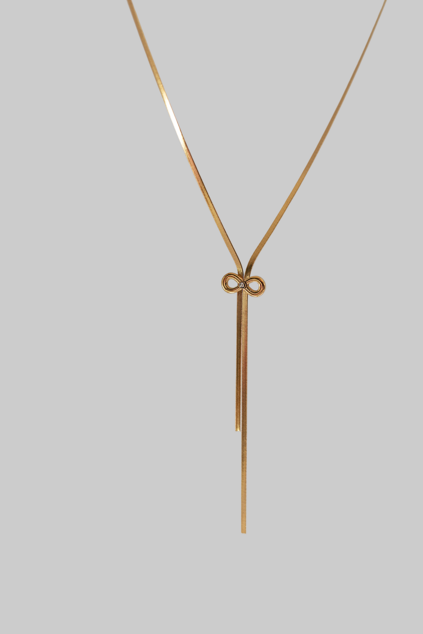 COLLAR LAZO INFINITO CON BAÑO DE ORO SOBRE ACERO INOXIDABLE 316L