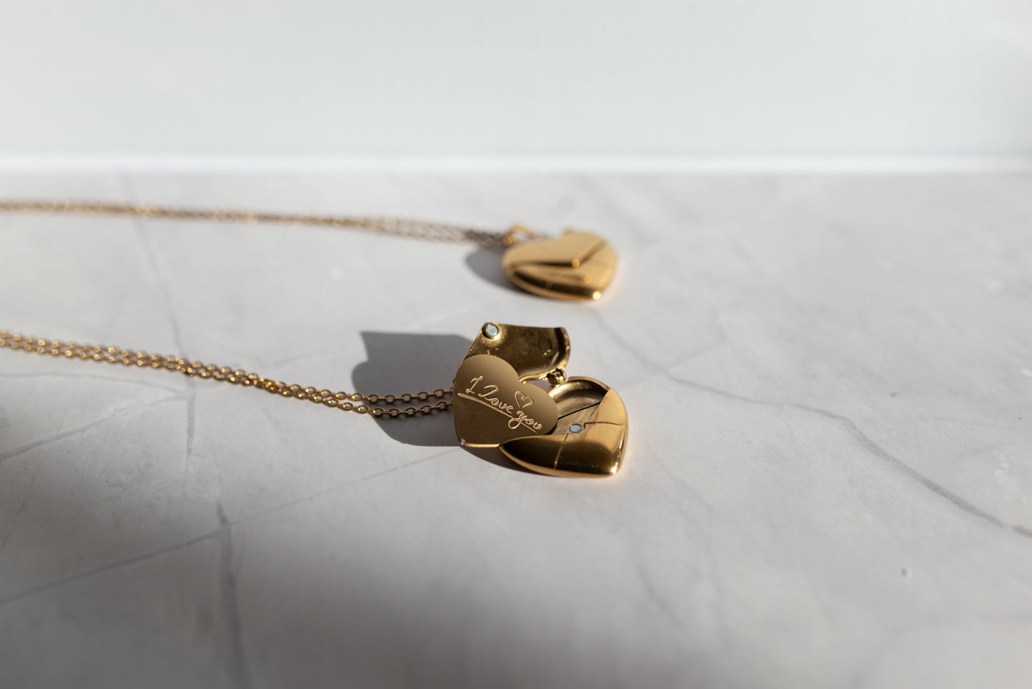 RELICARIO CORAZÓN CON BAÑO DE ORO 18 KT Y MENSAJE OCULTO