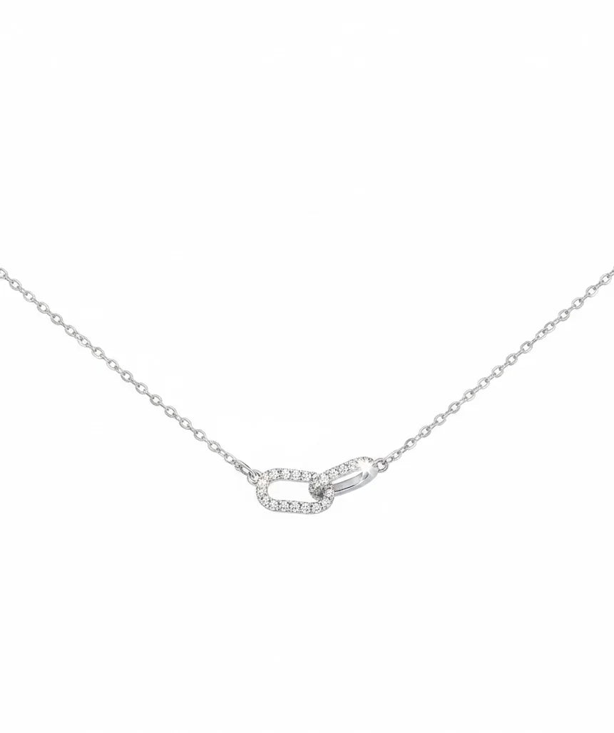 Collar de alta bisutería MYKOANI con doble eslabón brillante y diseño elegante sobre fondo blanco