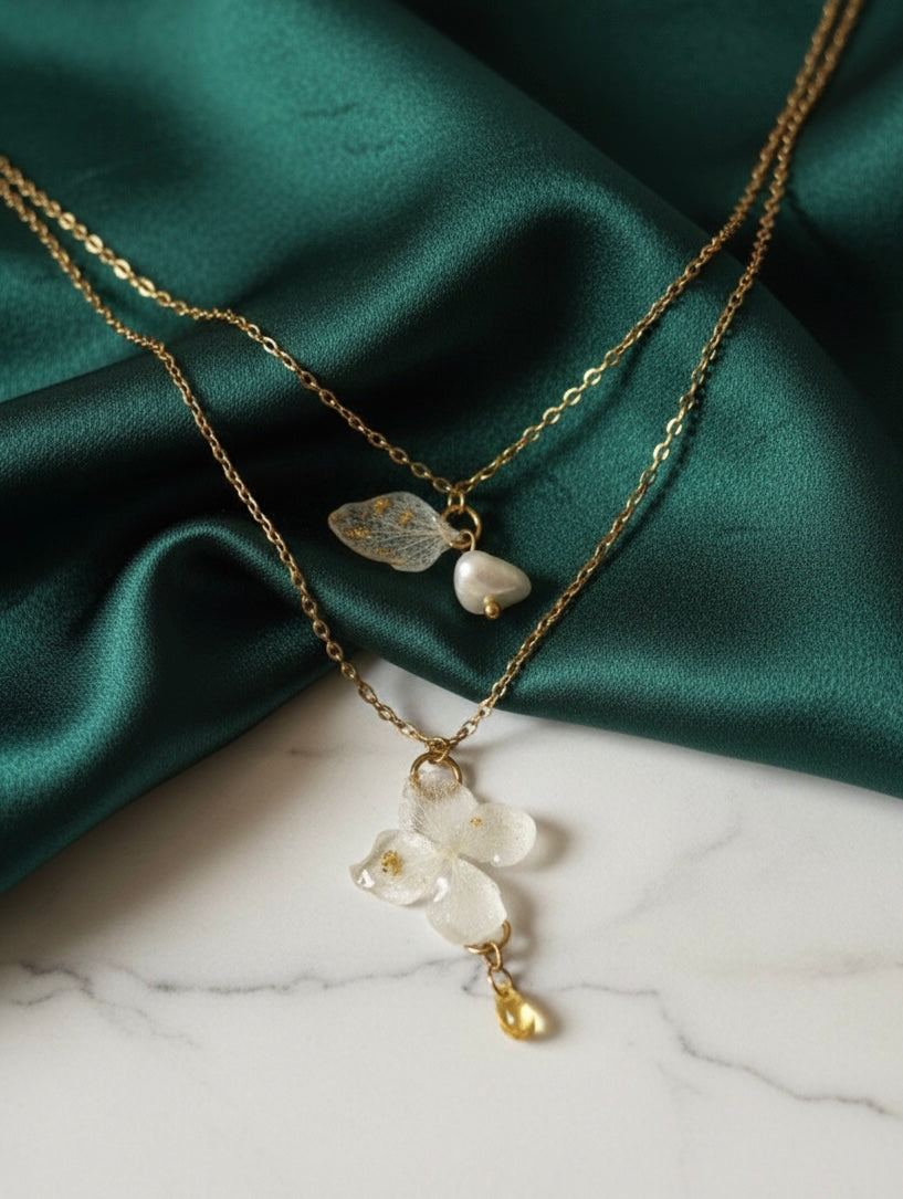 COLLAR DOBLE ROCÍO DE LUZ EN ACERO 316 CON HORTENSIA Y PERLA