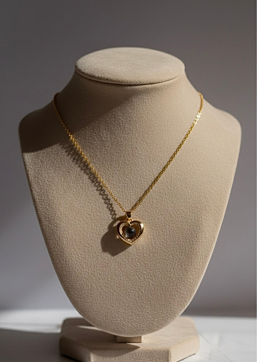 COLLAR CORAZÓN RADIANTE EN ACERO 316L CON CRISTALES PAVÉ