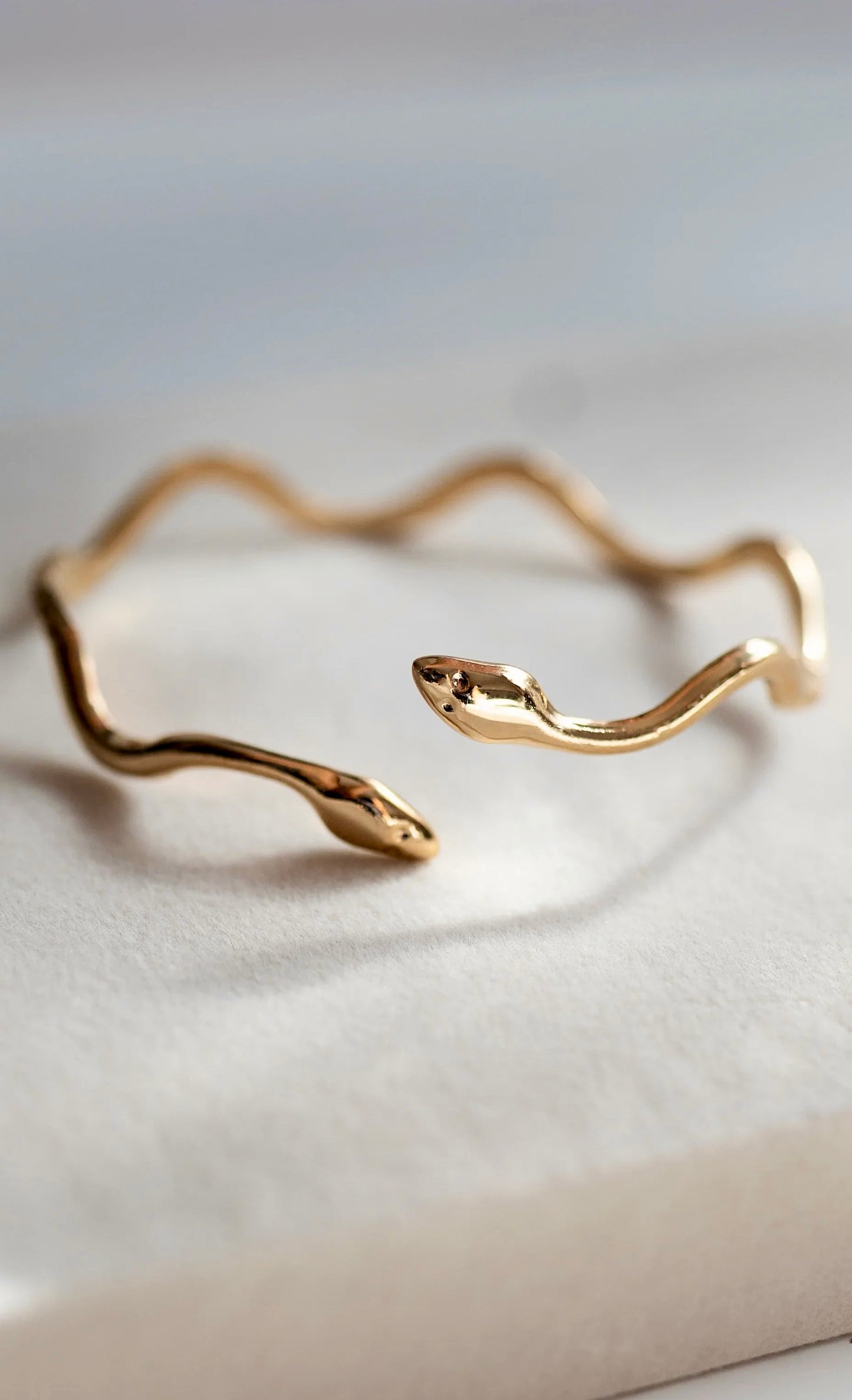 BRAZALETE ONDULADO-SÍMBOLO DE TRANSFORMACIÓN