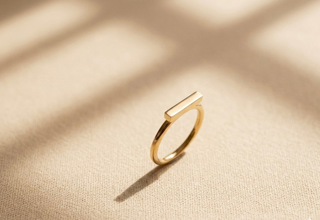 ANILLO ESSENTIAL EN ACERO CON ACABADO DORADO POLISHED