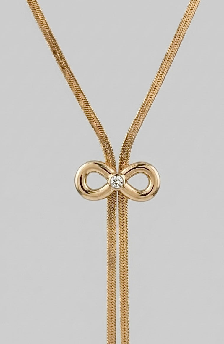 COLLAR LAZO INFINITO CON BAÑO DE ORO SOBRE ACERO INOXIDABLE 316L