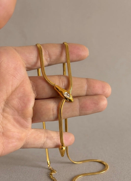 COLLAR SNAKE LARIAT EN ACERO CON BAÑO DE ORO 18 KT Y CIRCONITA