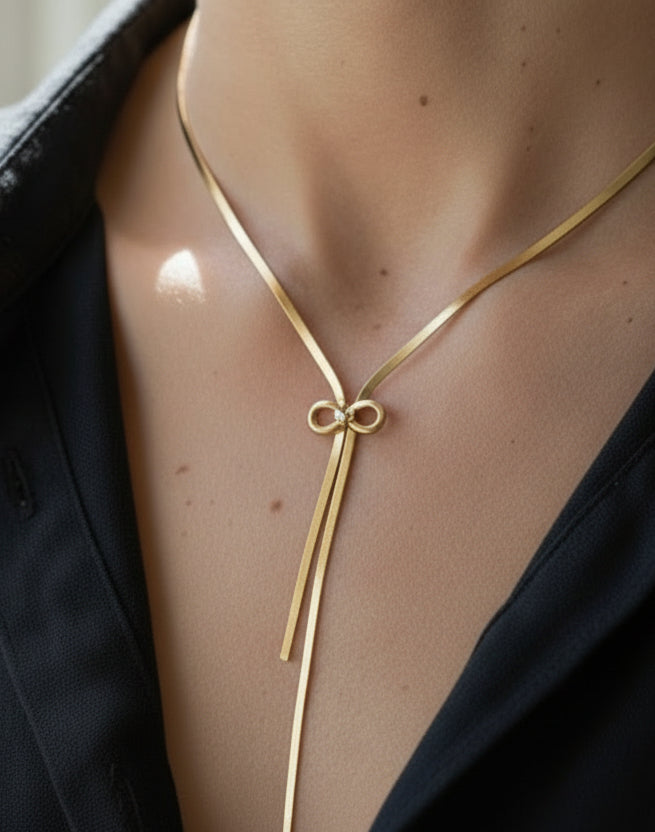 COLLAR LAZO INFINITO CON BAÑO DE ORO SOBRE ACERO INOXIDABLE 316L