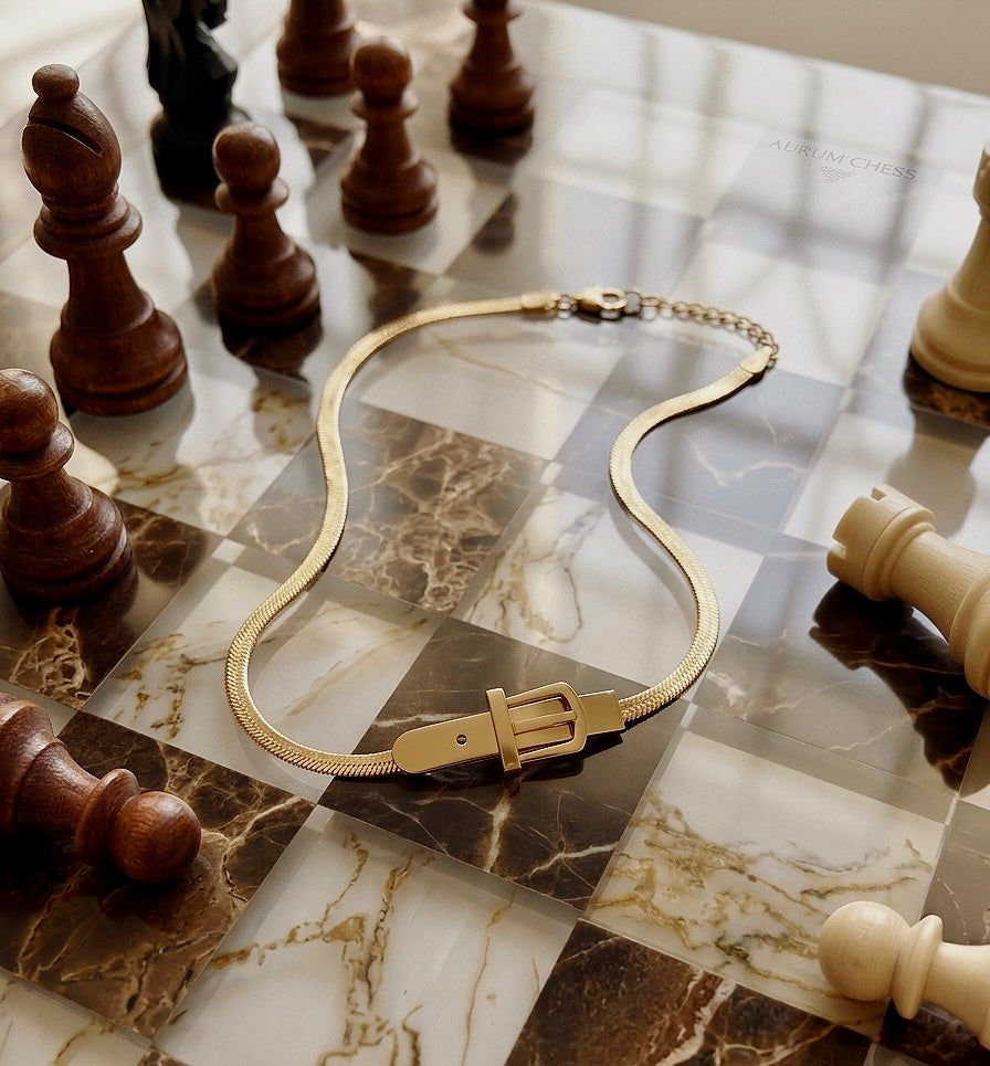 COLLAR CHOKER HEBILLA EN ACERO 316L CON BAÑO DE ORO 18 KT