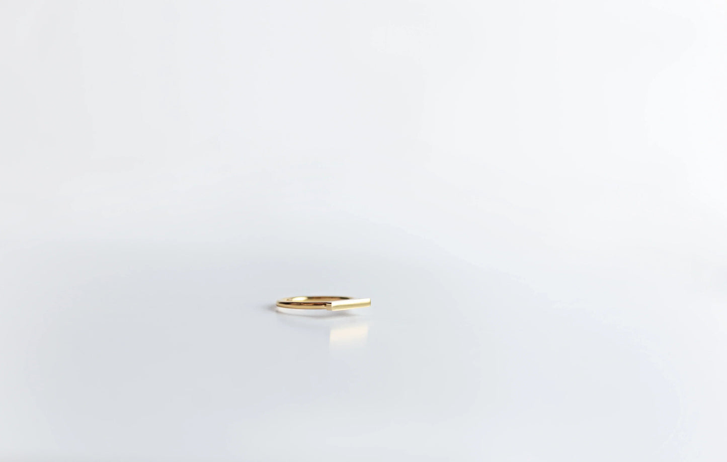 ANILLO ESSENTIAL EN ACERO CON ACABADO DORADO POLISHED