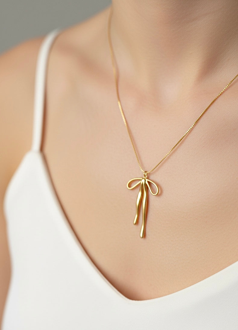 COLLAR LAZO ESSENTIAL CON BAÑO DE ORO 18 KT SOBRE ACERO 316L