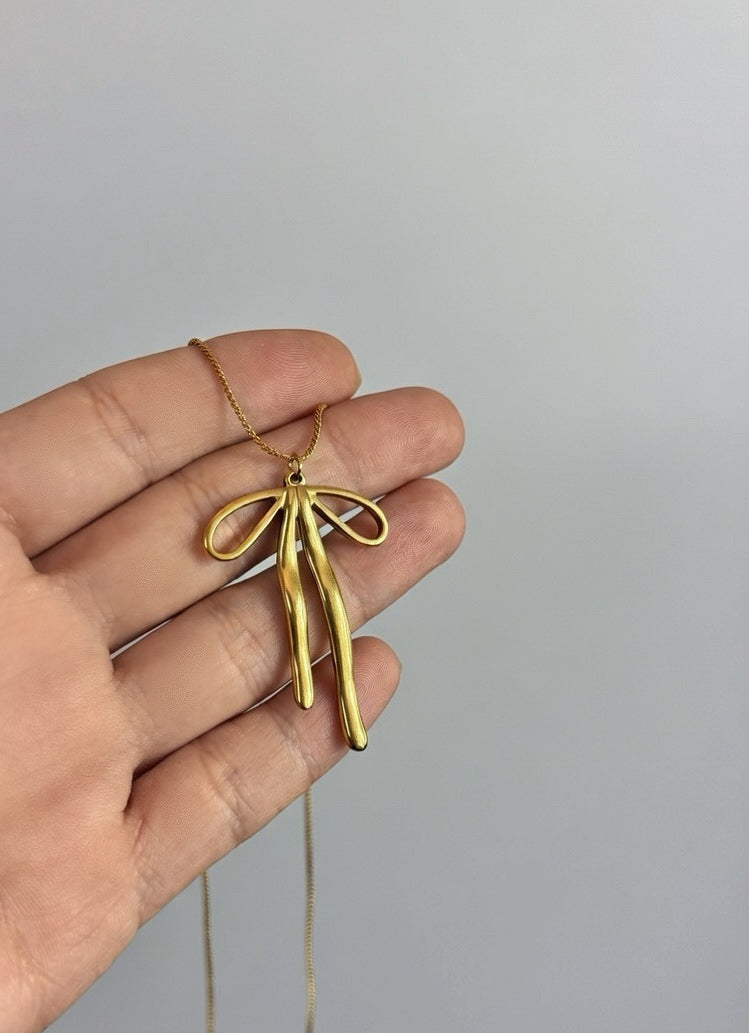 COLLAR LAZO ESSENTIAL CON BAÑO DE ORO 18 KT SOBRE ACERO 316L