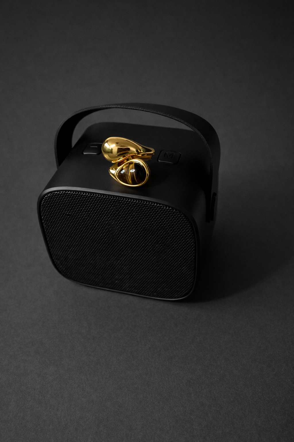 SORTIJA WRAP EN ACERO 316L CON PERLA Y DISEÑO ORGÁNICO COLOR ORO