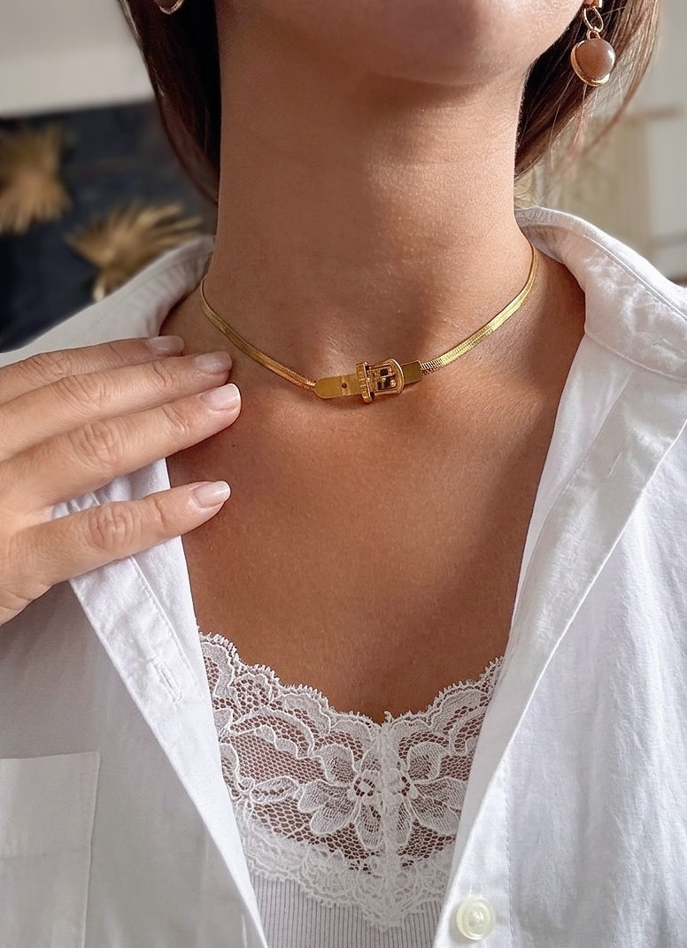 COLLAR CHOKER HEBILLA EN ACERO 316L CON BAÑO DE ORO 18 KT
