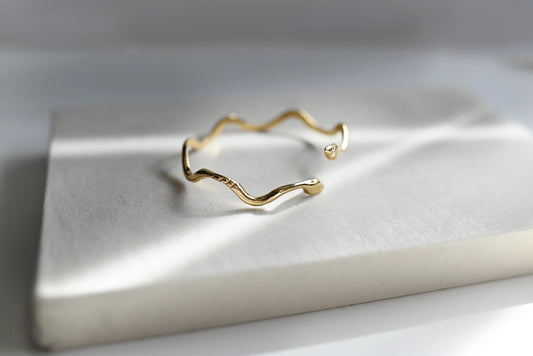 BRAZALETE ONDULADO-SÍMBOLO DE TRANSFORMACIÓN