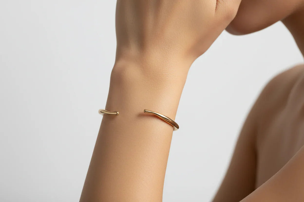 Pulsera Brazalete "Pura Línea" de Diseño Minimalista