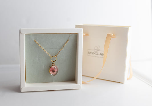 Collar Myko-Ani | Flor Rosa Natural en Resina Ovalada | Baño de Oro 18K y Acero Inoxidable 316L