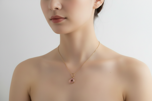 Collar Myko-Ani | Flor Rosa Natural en Resina Ovalada | Baño de Oro 18K y Acero Inoxidable 316L