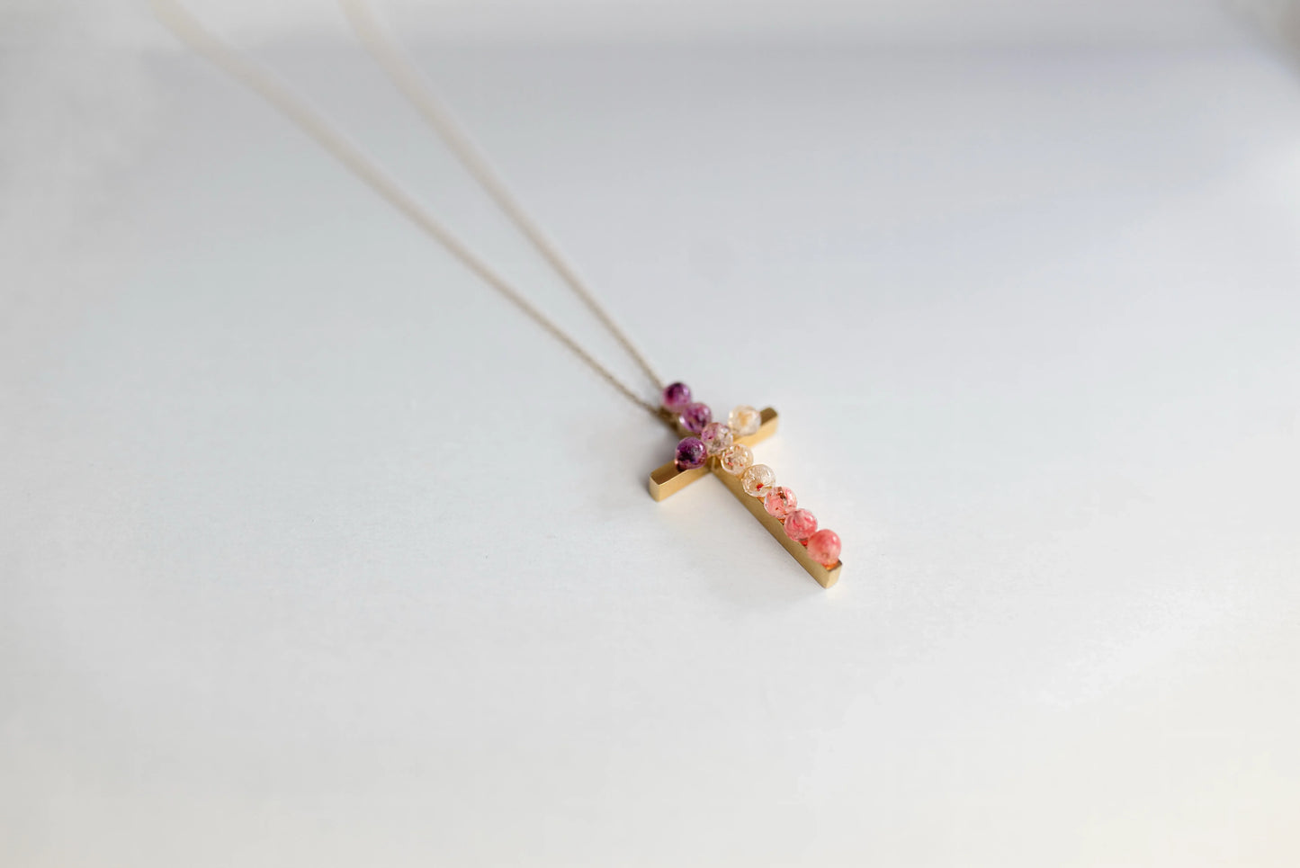 COLLAR CRUZ DEGRADADO EN RESINA CON PANICULATA Y ACERO INOXIDABLE 316