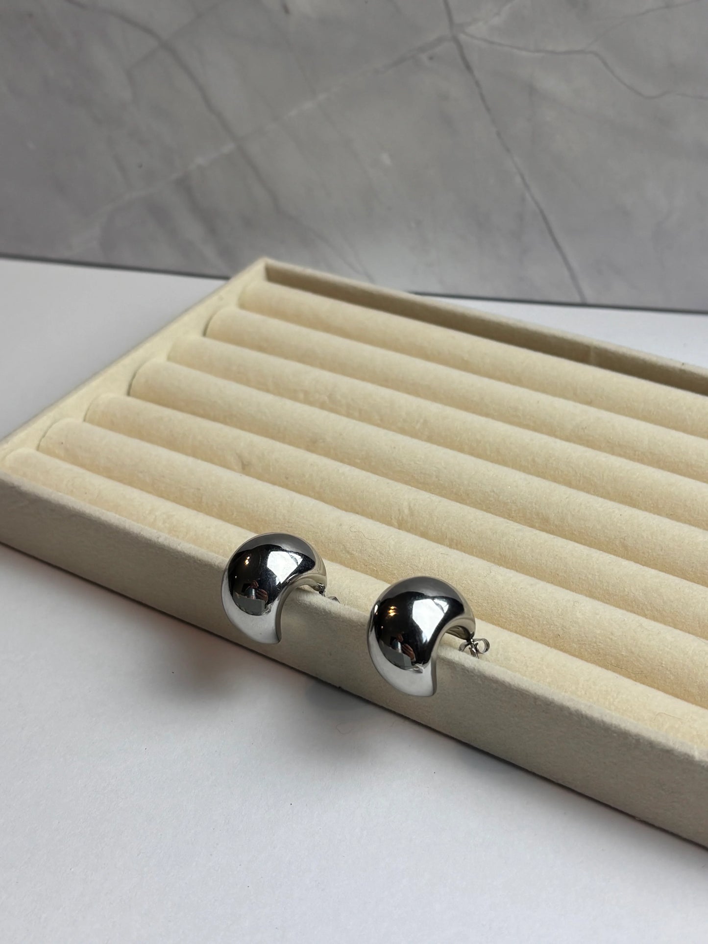 PENDIENTES MEDIA LUNA EN ACERO INOXIDABLE 316L CON ACABADO BRILLANTE - COLOR PLATA