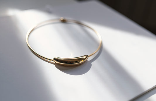 Collar Gargantilla Rígida Minimalista Bañado en Oro 18K