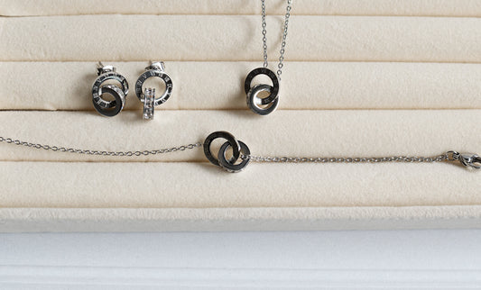 Set de Joyería  (Collar, Pendientes y Pulsera) | Números Romanos Acero Quirúrgico