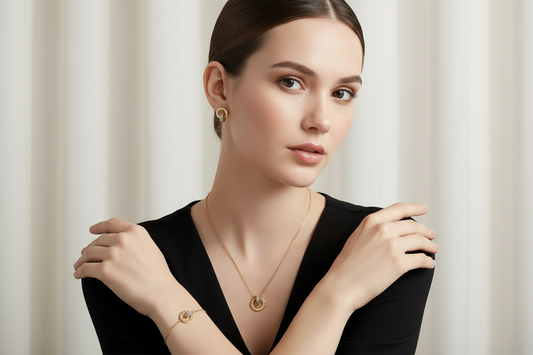 Set 'Unión Romana' (Collar, Pendientes y Pulsera) con Números y Circonitas | Baño de Oro 18K