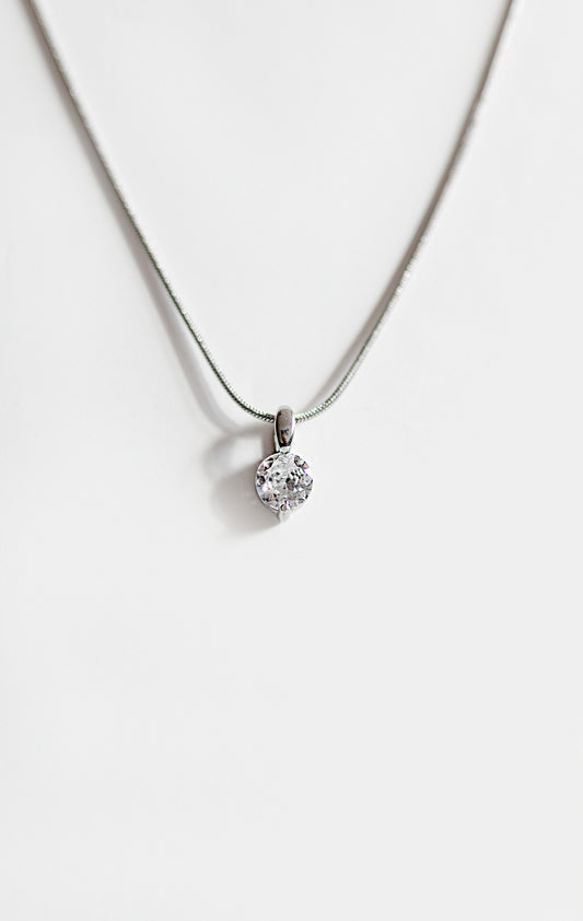 Gargantilla Corazón Pavé  | Joyería Minimalista en Acero Quirúrgico Plateado