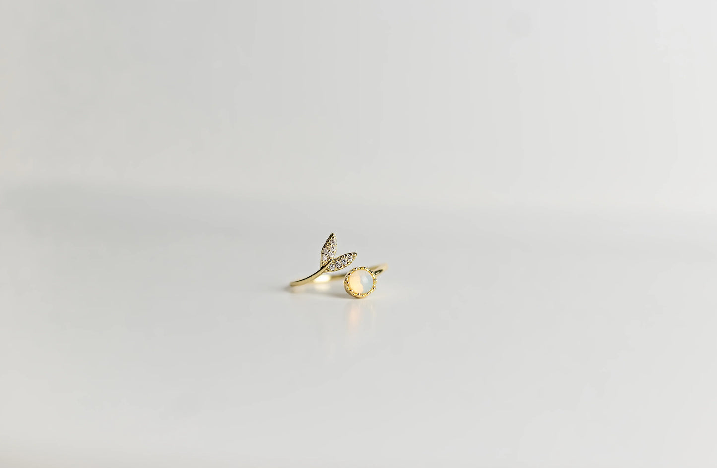 SORTIJA COLA DE SIRENA AJUSTABLE ACERO CON CIRCONITAS DORADA